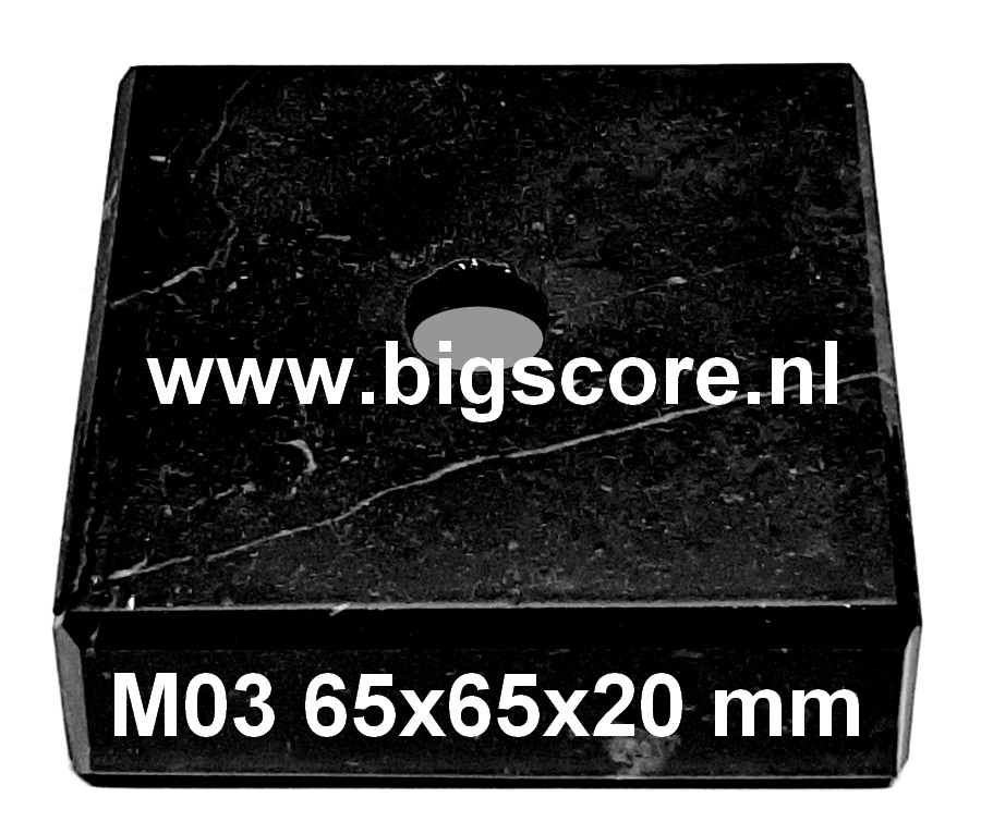 Zwart Marmer M3 met P711 Graveerplaatje